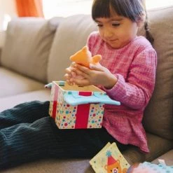 Melissa & Doug Melissa & Doug Wooden Surprise Gift Box Infant Toy (5pc)